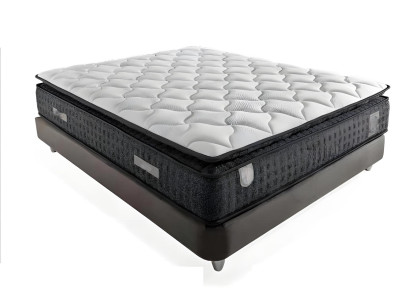 Säng elegant i tyg och trä med madrass