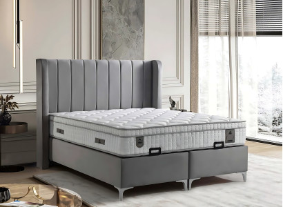 Elegant säng av tyg och trä med madrass