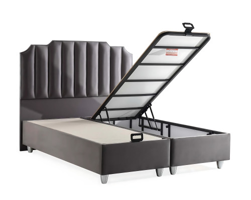 Säng elegant i tyg och trä med madrass