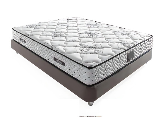 Säng i grått tyg med modern madrass