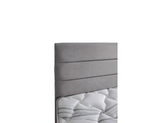 Säng elegant i tyg och trä med madrass