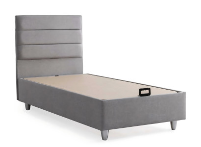 Elegant säng i tyg och trä med madrass