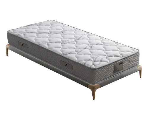 Elegant säng i tyg och trä med madrass