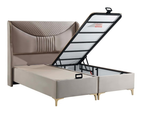 Säng med madrass förskönar vilket rum som helst.