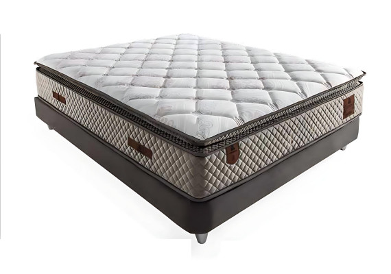 Säng med madrass förskönar vilket rum som helst.