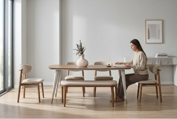 Elegant set bestående av ett matbord och 4 stolar + bänk i beige