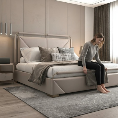 Design modern lyxig säng i beige med gyllene detaljer och en elegant sänggavel