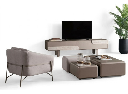 Modern bänk i beige med stol och TV-möbel