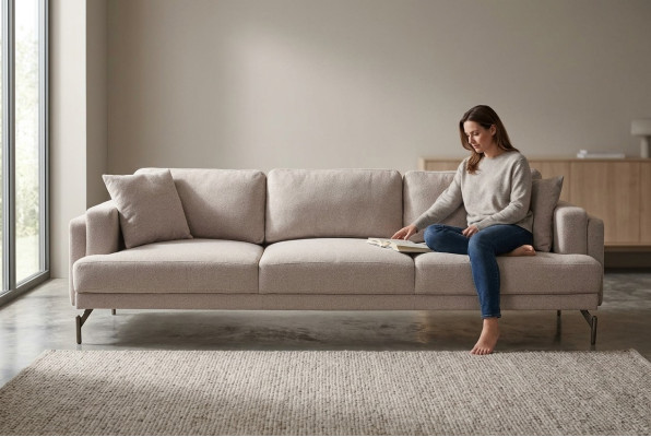 Beige bänk för tre personer med modern design
