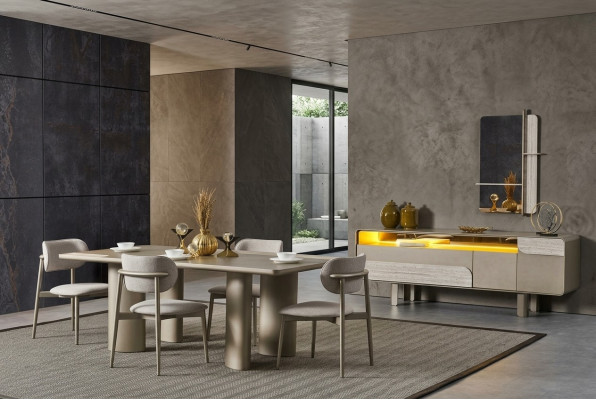 Elegant set av beige matbord med stolar och konsol