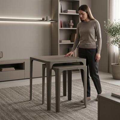 Modern elegant beige träbord