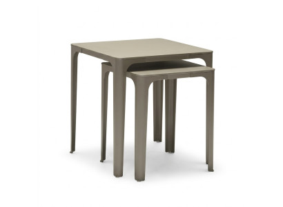 Modern elegant beige träbord