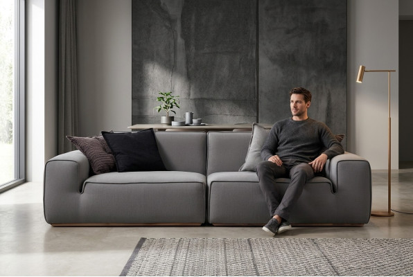 Modern, vacker och bekväm soffa
