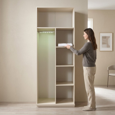 Modulär modern garderob på 83 cm