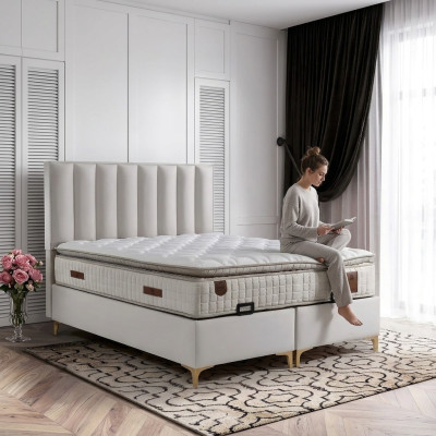 Säng elegant med ryggkuddar